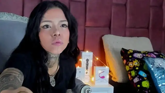 NinaInk online show from 01/31/25, 11:56