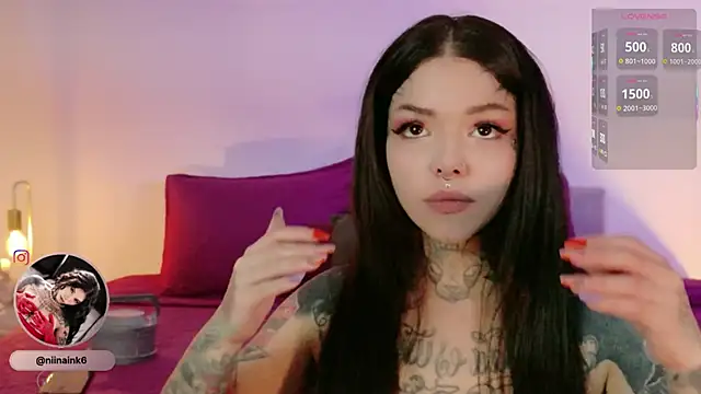 Snapshot of NinaInk chatting on 11/07/25, 12:16 NinaInk online show from 11/07/25, 12:16