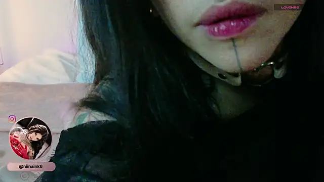 Snapshot of NinaInk chatting on 11/15/25, 02:24 NinaInk online show from 11/15/25, 02:24