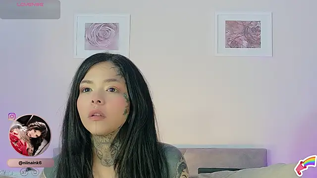 Snapshot of NinaInk chatting on 11/18/25, 12:20 NinaInk online show from 11/18/25, 12:20