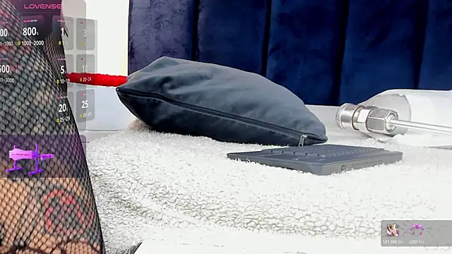 Snapshot of NinaInk chatting on 11/28/25, 12:08 NinaInk online show from 11/28/25, 12:08