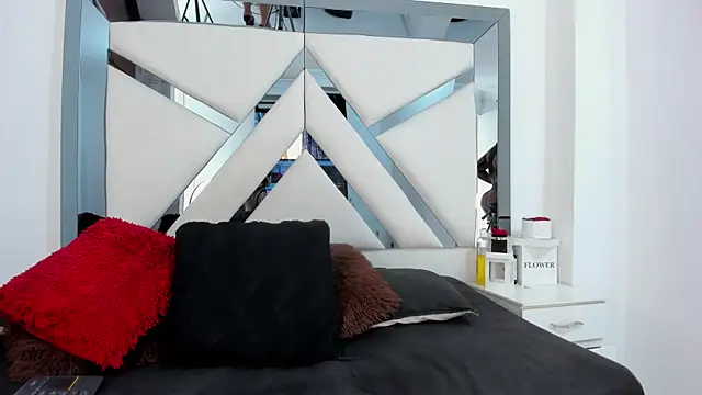 katherineFostel online show from 11/18/25, 06:01