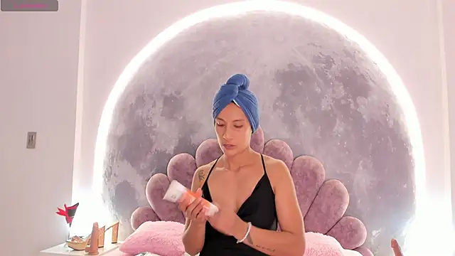Snapshot of Valeria_Fitness chatting on 03/19/26, 07:51 Valeria Fitness online show from 03/19/26, 07:51