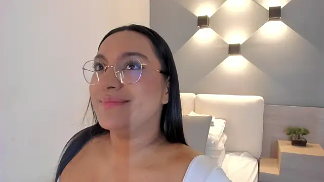 ellamontoya online show from 10/17/25, 11:02