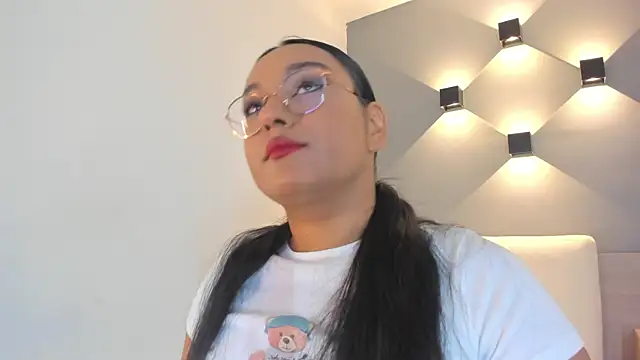 ellamontoya online show from 10/24/25, 12:01