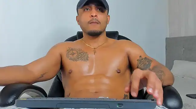 Snapshot of Mateo_Reales chatting on 03/15/25, 04:02 Mateo Reales online show from 03/15/25, 04:02