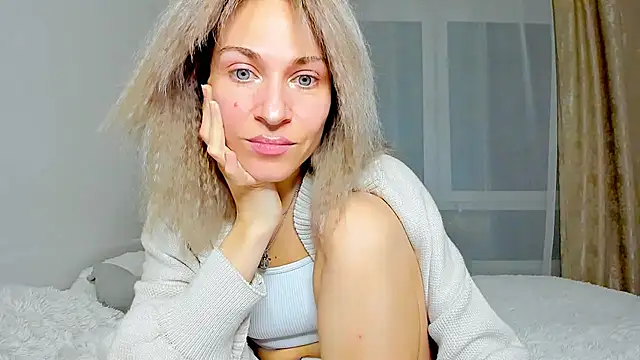 Mona Cruz online show from 03/19/25, 09:05