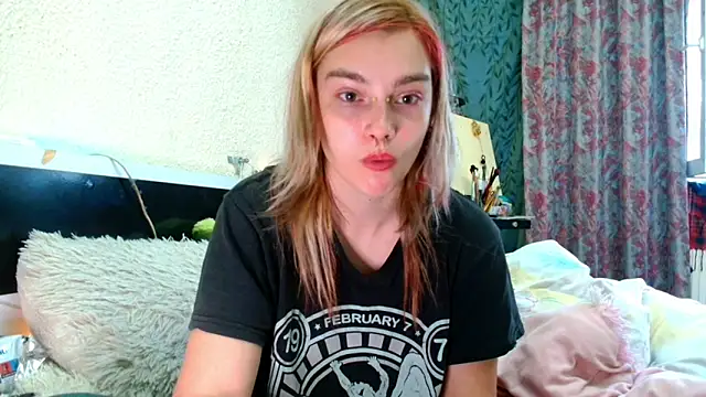 Sophie Bell online show from 05/08/26, 03:17