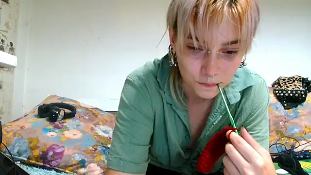 Sophie Bell online show from 06/25/26, 07:51