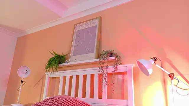 Snapshot of KendalMilleer chatting on 11/08/25, 10:26 KendalMilleer online show from 11/08/25, 10:26