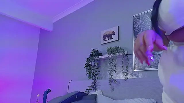 Snapshot of KendalMilleer chatting on 11/10/25, 11:42 KendalMilleer online show from 11/10/25, 11:42