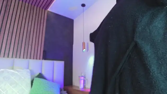 Snapshot of KendalMilleer chatting on 11/23/25, 11:43 KendalMilleer online show from 11/23/25, 11:43