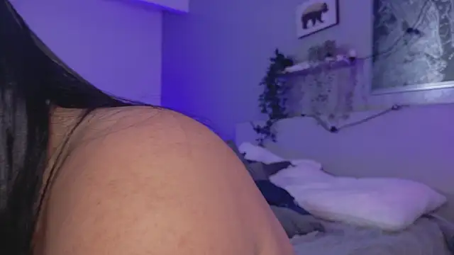 Snapshot of KendalMilleer chatting on 11/24/25, 10:37 KendalMilleer online show from 11/24/25, 10:37