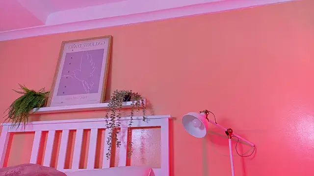 Snapshot of KendalMilleer chatting on 12/05/25, 10:24 KendalMilleer online show from 12/05/25, 10:24