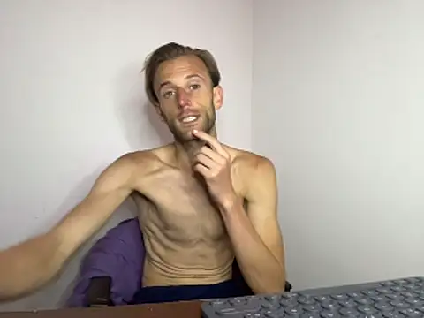 aquilesmade online show from 10/28/25, 03:14