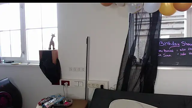 Snapshot of Sarissakoldenhof chatting on 03/09/25, 02:32 Sarissakoldenhof online show from 03/09/25, 02:32