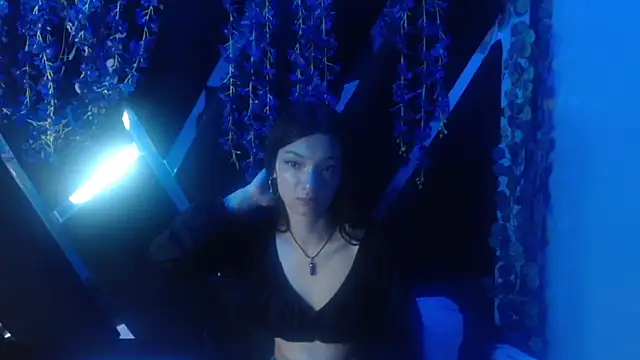 Aurora 18 online show from 09/18/25, 02:19