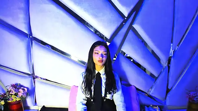 Snapshot of Aurora_18 chatting on 10/30/25, 02:40 Aurora 18 online show from 10/30/25, 02:40