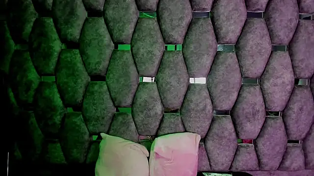 Snapshot of Aurora_18 chatting on 11/21/25, 02:38 Aurora 18 online show from 11/21/25, 02:38