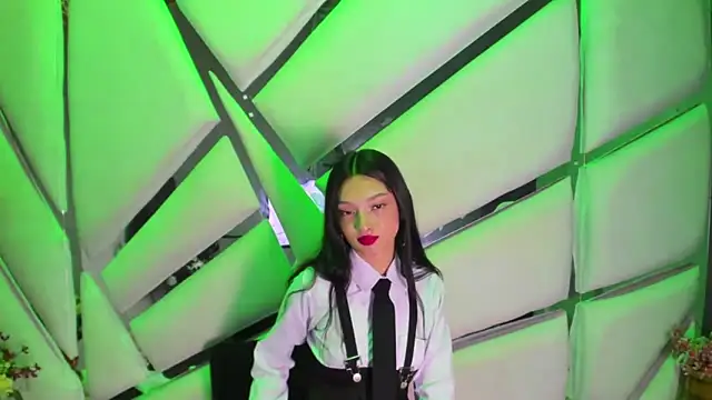 Snapshot of Aurora_18 chatting on 11/28/25, 02:42 Aurora 18 online show from 11/28/25, 02:42