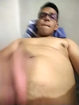 Snapshot of ericksen7777 chatting on 11/26/25, 02:23 ericksen7777 online show from 11/26/25, 02:23