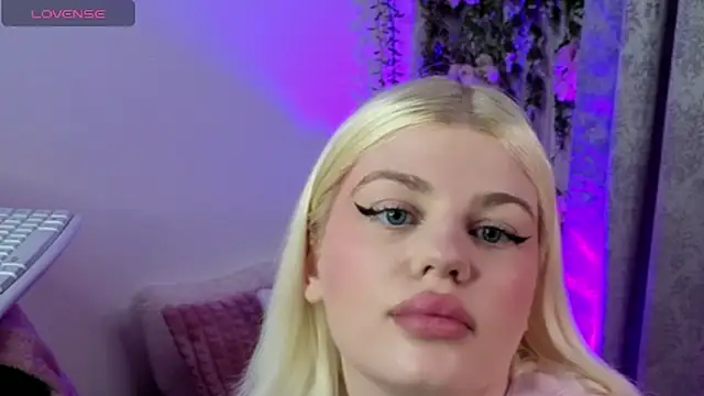 Snapshot of JosephineBlairs chatting on 05/22/26, 03:02 JosephineBlairs online show from 05/22/26, 03:02