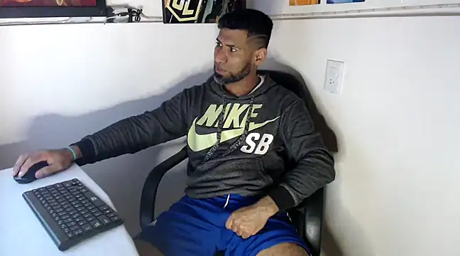 Snapshot of Enriblack92 chatting on 12/03/24, 08:28 Enriblack92 online show from 12/03/24, 08:28