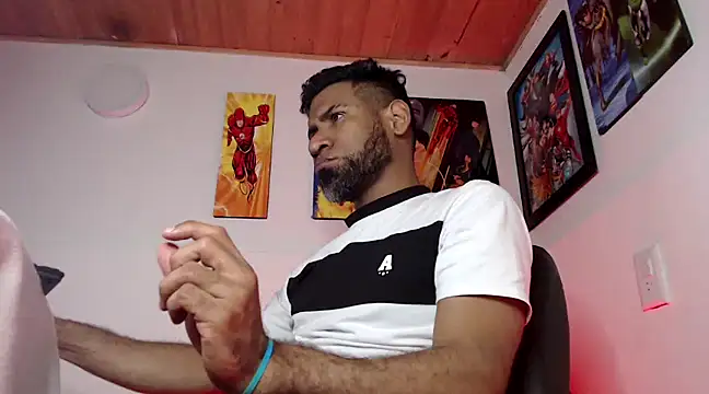 Snapshot of Enriblack92 chatting on 12/08/24, 03:32 Enriblack92 online show from 12/08/24, 03:32