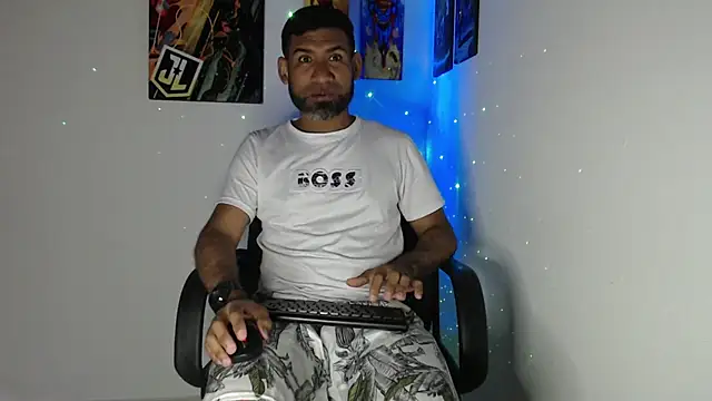 Snapshot of Enriblack92 chatting on 12/21/24, 01:15 Enriblack92 online show from 12/21/24, 01:15