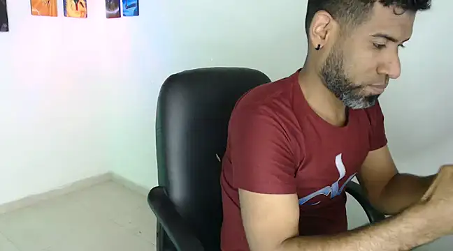 Snapshot of Enriblack92 chatting on 12/23/24, 10:44 Enriblack92 online show from 12/23/24, 10:44