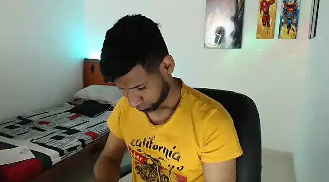 Snapshot of Enriblack92 chatting on 12/24/24, 02:33 Enriblack92 online show from 12/24/24, 02:33