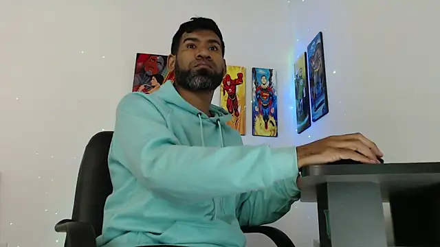 Snapshot of Enriblack92 chatting on 12/30/24, 02:40 Enriblack92 online show from 12/30/24, 02:40