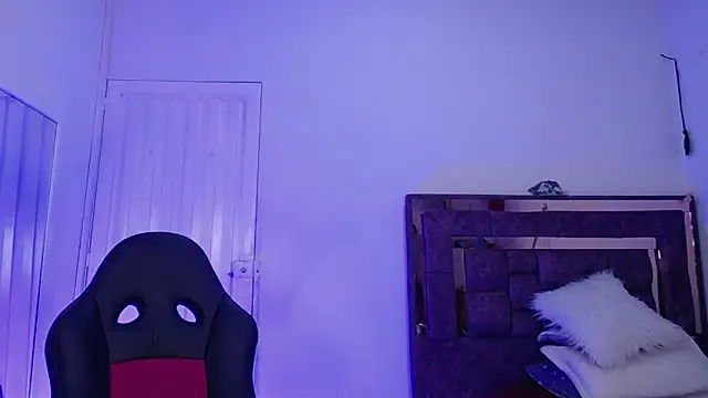 Snapshot of alejandrafitt chatting on 10/08/25, 02:09 alejandrafitt online show from 10/08/25, 02:09