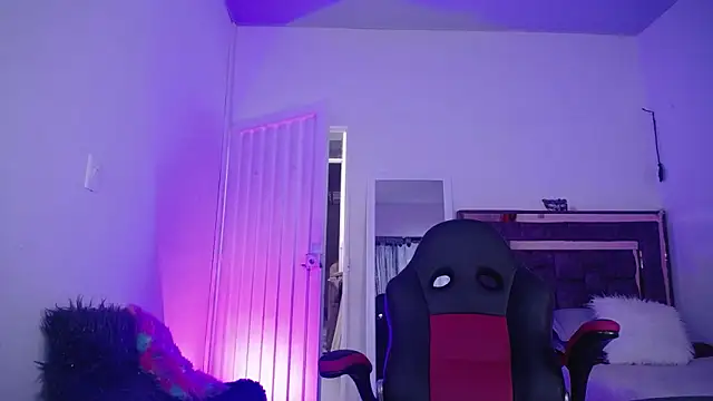 Snapshot of alejandrafitt chatting on 10/22/25, 09:25 alejandrafitt online show from 10/22/25, 09:25