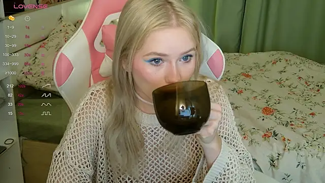 LexieLoree online show from 10/06/25, 03:04