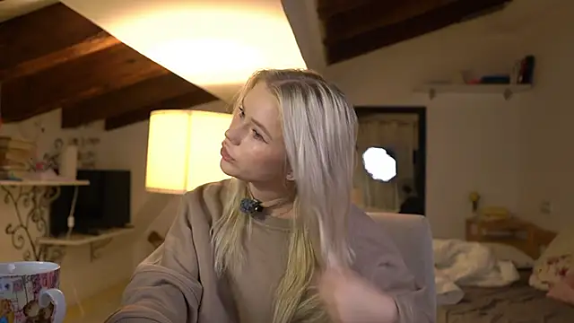 LexieLoree online show from 11/17/25, 04:07