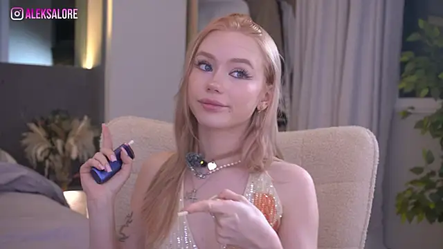 LexieLoree online show from 05/27/26, 03:03