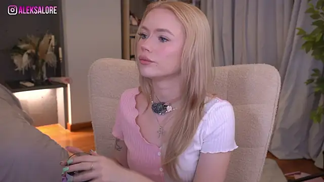LexieLoree online show from 06/10/26, 02:56