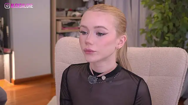 LexieLoree online show from 06/13/26, 02:53