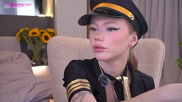 LexieLoree online show from 07/06/26, 03:03