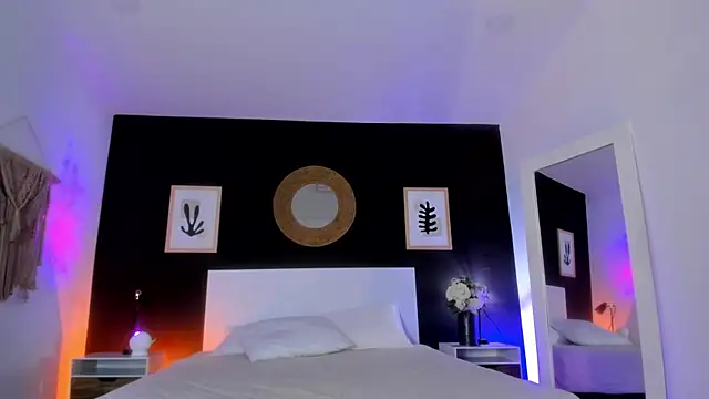 VioletPaket online show from 10/21/25, 12:17