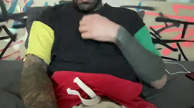 Snapshot of kameray12 chatting on 03/06/25, 11:36 kameray12 online show from 03/06/25, 11:36