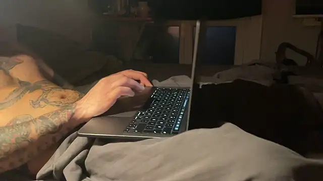 Snapshot of kameray12 chatting on 03/06/25, 04:28 kameray12 online show from 03/06/25, 04:28