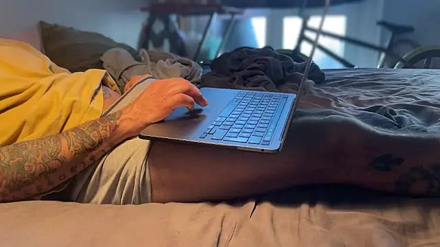 Snapshot of kameray12 chatting on 03/09/25, 01:59 kameray12 online show from 03/09/25, 01:59