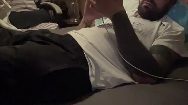 Snapshot of kameray12 chatting on 12/03/25, 01:24 kameray12 online show from 12/03/25, 01:24