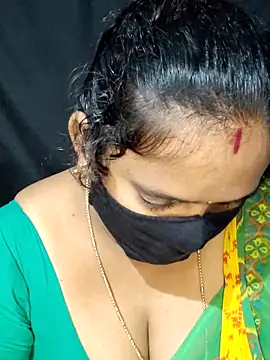 Snapshot of vintage-vibs chatting on 09/12/25, 06:30 vintage-vibs online show from 09/12/25, 06:30