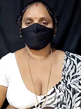 Snapshot of vintage-vibs chatting on 09/17/25, 05:58 vintage-vibs online show from 09/17/25, 05:58