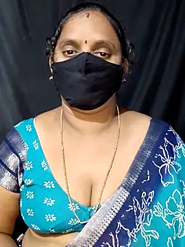 Snapshot of vintage-vibs chatting on 09/18/25, 06:04 vintage-vibs online show from 09/18/25, 06:04