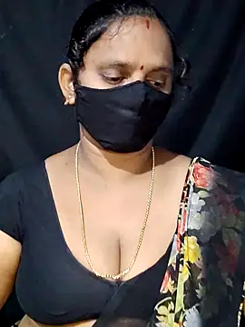 Snapshot of vintage-vibs chatting on 09/23/25, 05:38 vintage-vibs online show from 09/23/25, 05:38