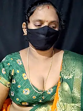 Snapshot of vintage-vibs chatting on 09/24/25, 05:49 vintage-vibs online show from 09/24/25, 05:49